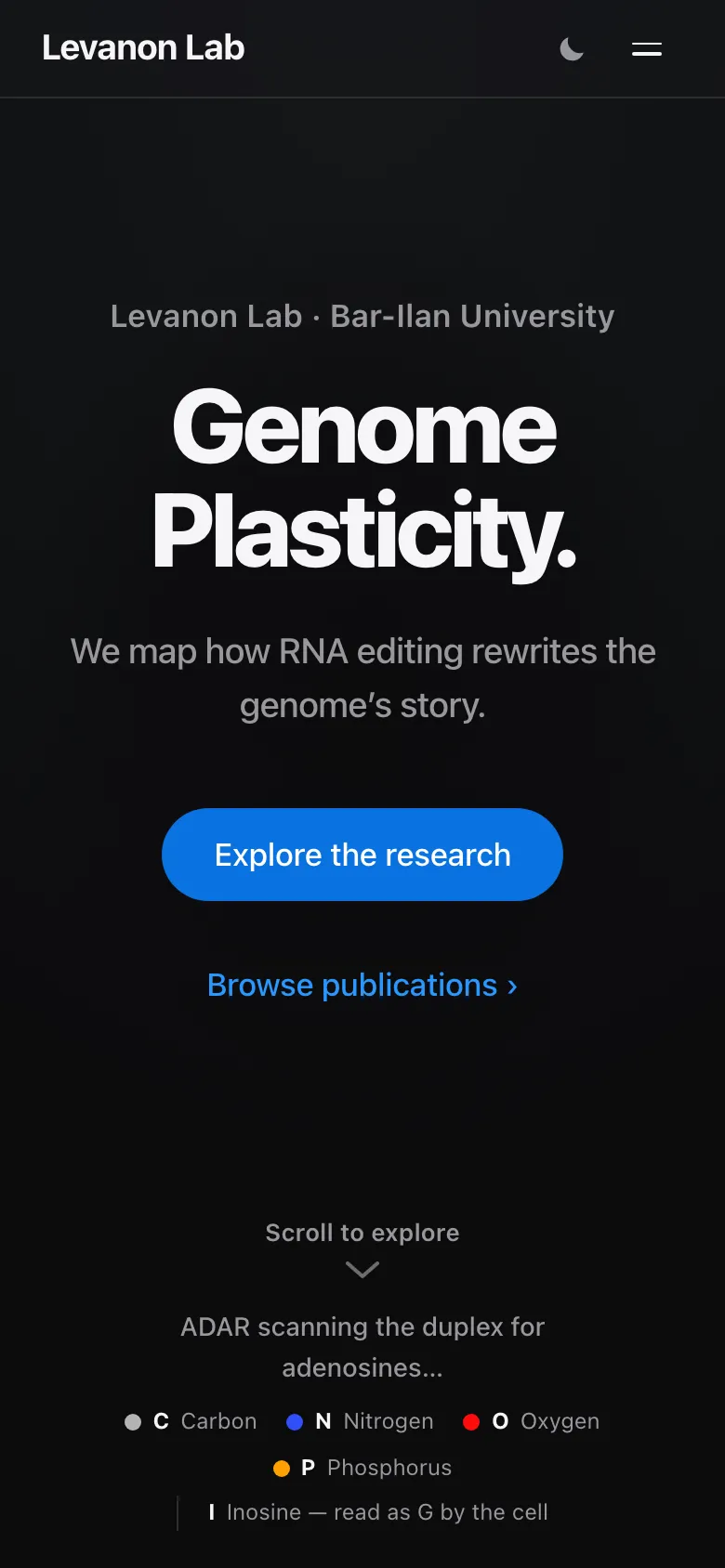 האתר החדש: הכותרת Genome Plasticity בגדול על רקע כהה, משפט אחד, כפתור אחד